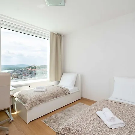 아파트 Panorama Escape 26th Floor - Castle & Views 브라티슬라바