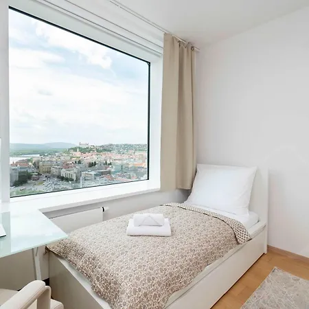Panorama Escape 26th Floor - Castle & Views